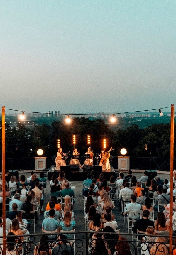 Итальянская музыка - Італійська музика на даху. Киев